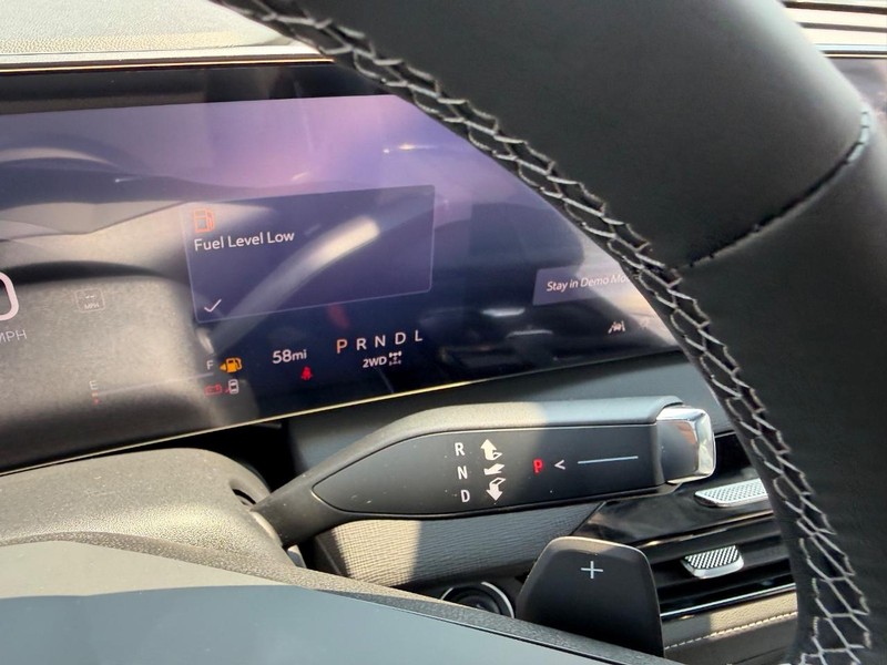 Buick Enclave Vehicle Full-screen Gallery Image 16