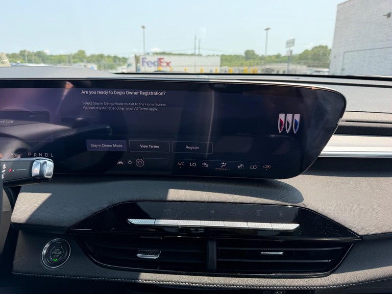 Buick Enclave Vehicle Full-screen Gallery Image 17