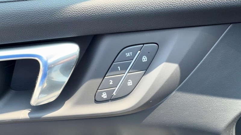 Buick Enclave Vehicle Full-screen Gallery Image 20