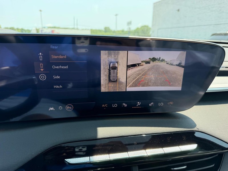 Buick Enclave Vehicle Full-screen Gallery Image 23