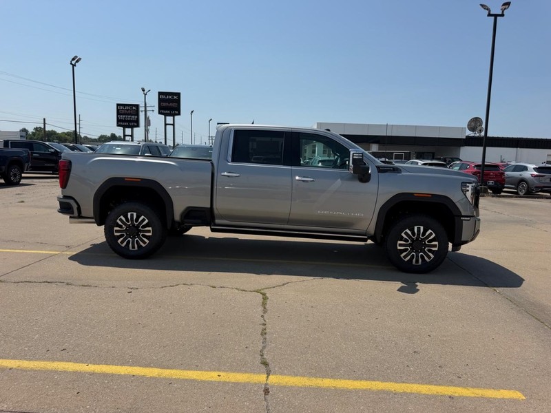 GMC Sierra 2500HD Vehicle Full-screen Gallery Image 2