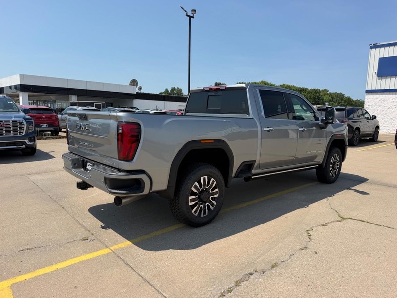 GMC Sierra 2500HD Vehicle Full-screen Gallery Image 3