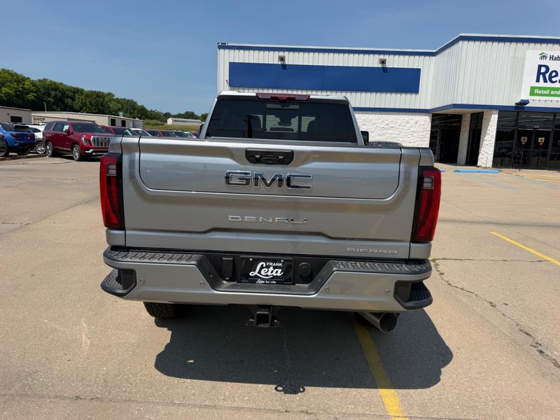 GMC Sierra 2500HD Vehicle Full-screen Gallery Image 4