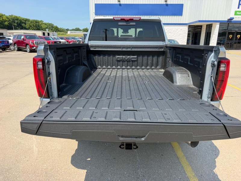 GMC Sierra 2500HD Vehicle Full-screen Gallery Image 5