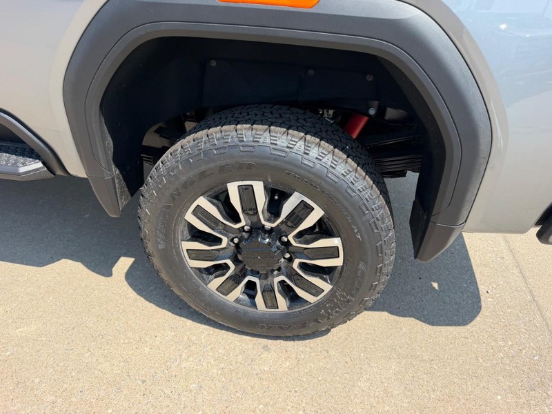 GMC Sierra 2500HD Vehicle Full-screen Gallery Image 6