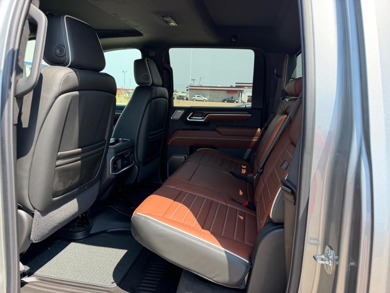 GMC Sierra 2500HD Vehicle Full-screen Gallery Image 7