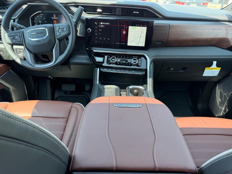 GMC Sierra 2500HD Vehicle Full-screen Gallery Image 9