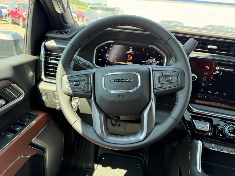 GMC Sierra 2500HD Vehicle Full-screen Gallery Image 10