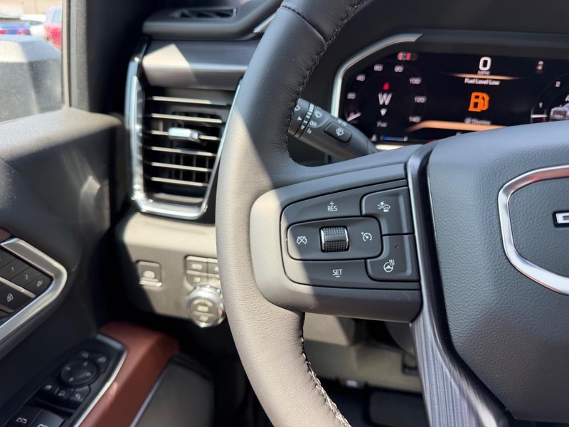 GMC Sierra 2500HD Vehicle Full-screen Gallery Image 11