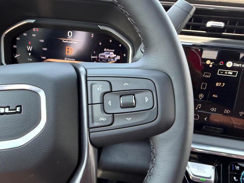 GMC Sierra 2500HD Vehicle Full-screen Gallery Image 12