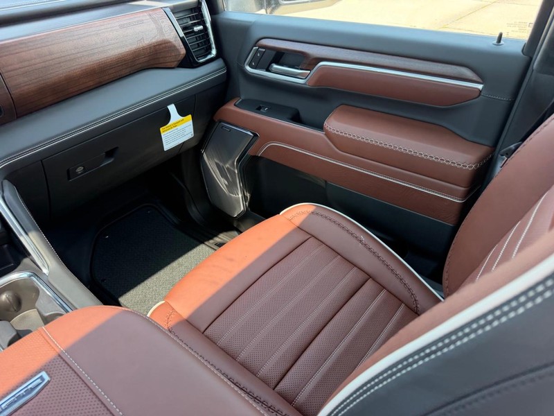GMC Sierra 2500HD Vehicle Full-screen Gallery Image 15