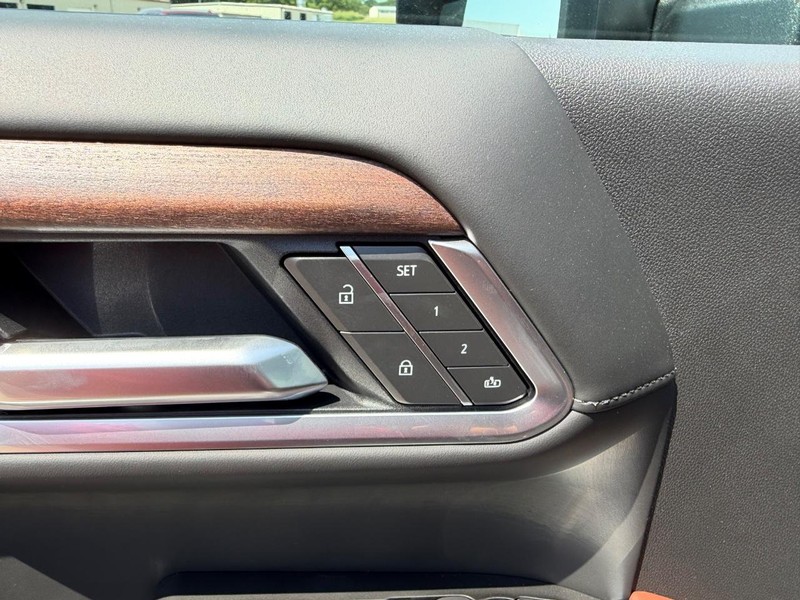 GMC Sierra 2500HD Vehicle Full-screen Gallery Image 17