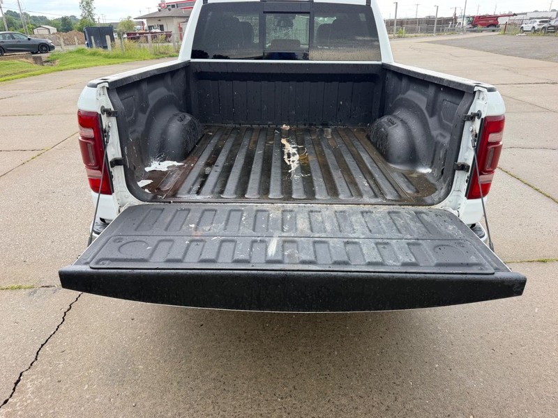 Ram 1500 Vehicle Full-screen Gallery Image 5