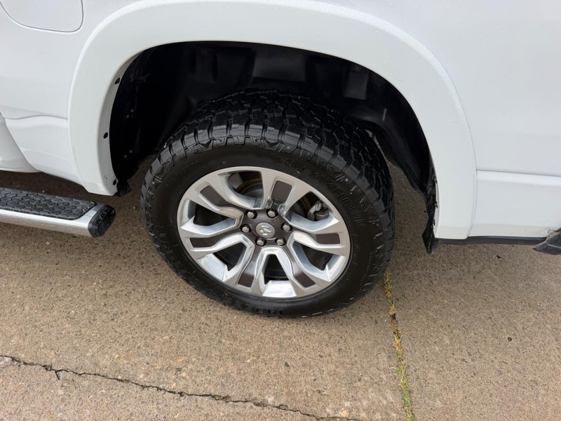 Ram 1500 Vehicle Full-screen Gallery Image 6