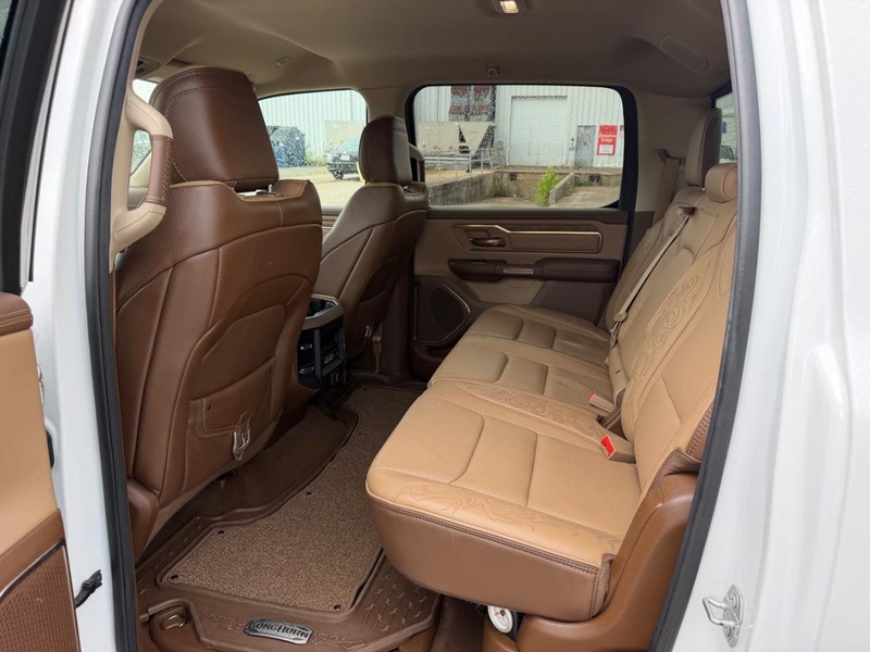 Ram 1500 Vehicle Full-screen Gallery Image 7