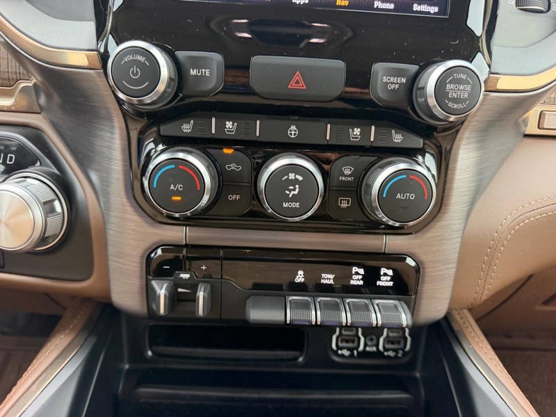Ram 1500 Vehicle Full-screen Gallery Image 13
