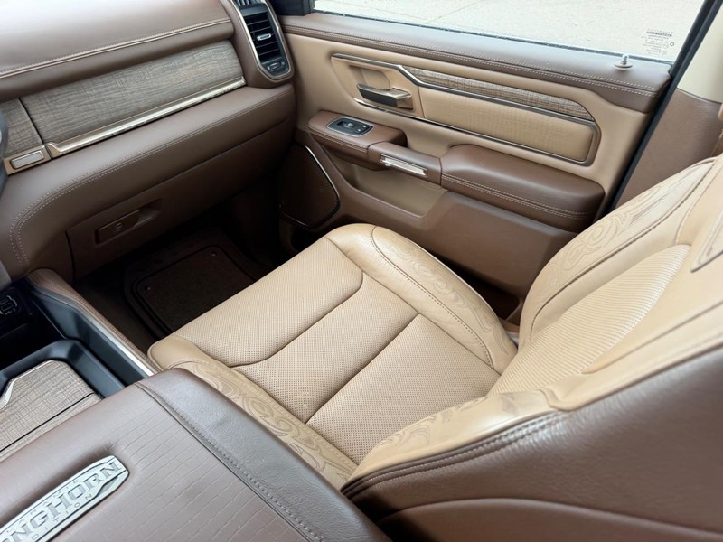 Ram 1500 Vehicle Full-screen Gallery Image 15
