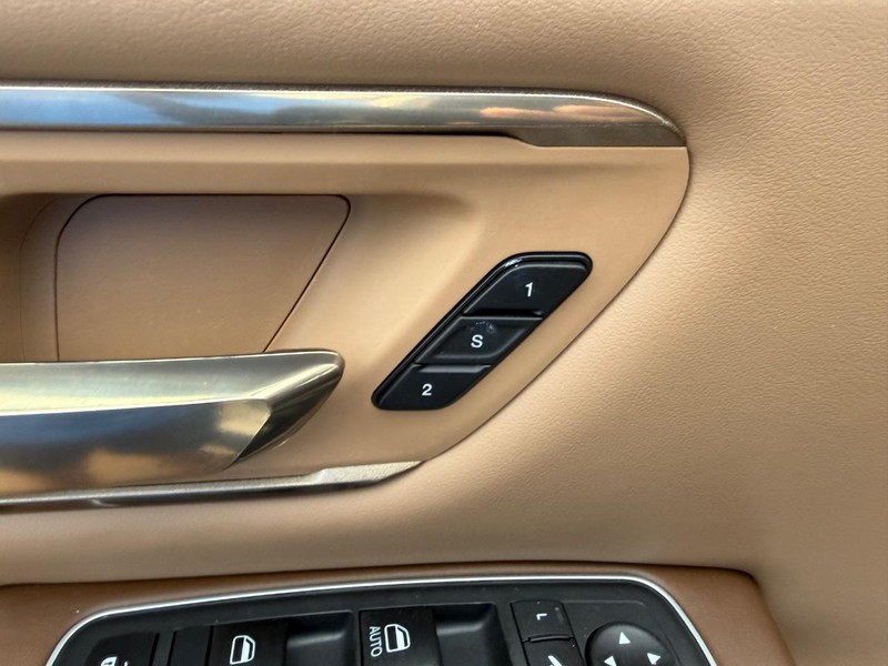 Ram 1500 Vehicle Full-screen Gallery Image 17