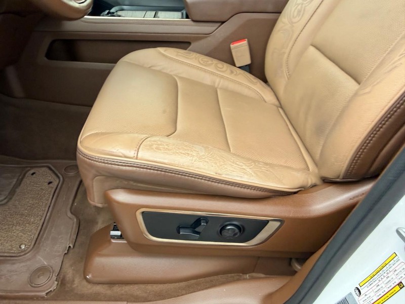 Ram 1500 Vehicle Full-screen Gallery Image 18