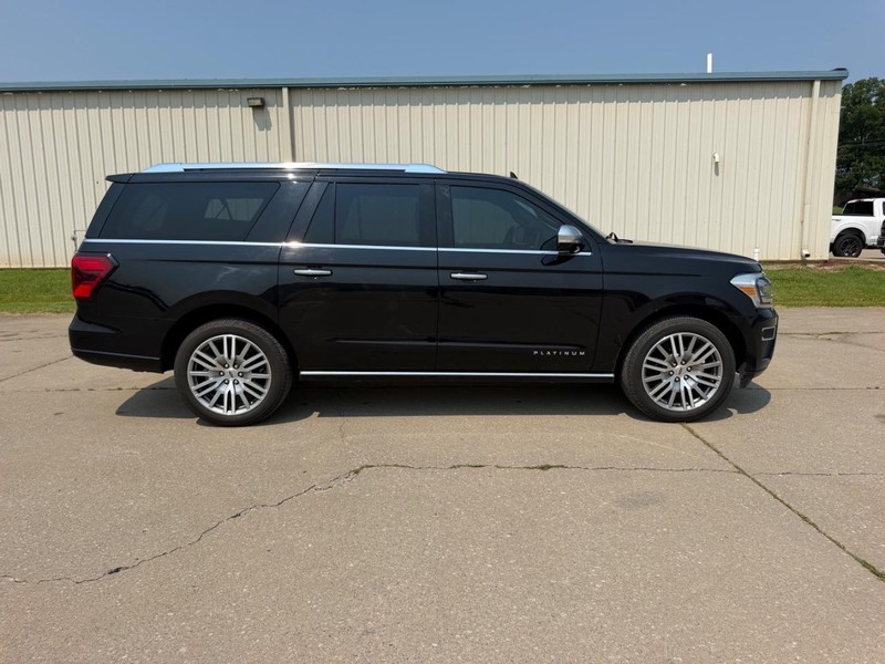 Ford Expedition Max Vehicle Full-screen Gallery Image 02