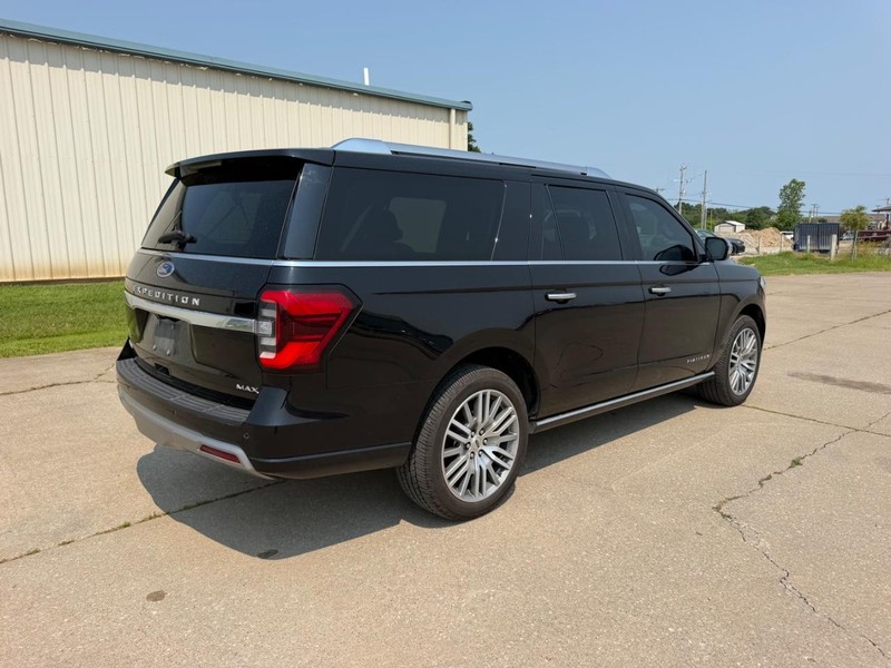 Ford Expedition Max Vehicle Full-screen Gallery Image 03