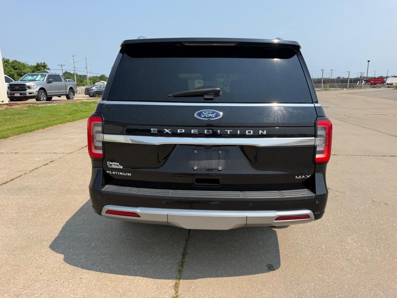 Ford Expedition Max Vehicle Full-screen Gallery Image 04
