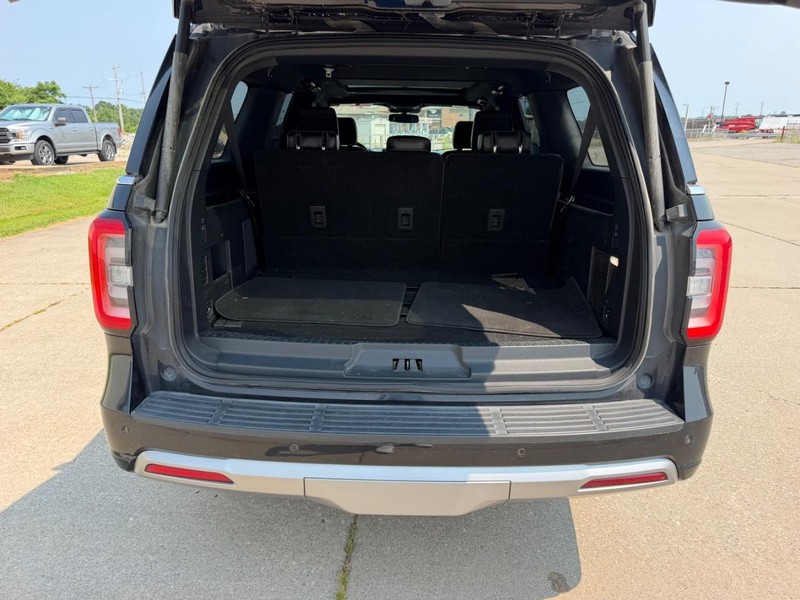 Ford Expedition Max Vehicle Full-screen Gallery Image 05