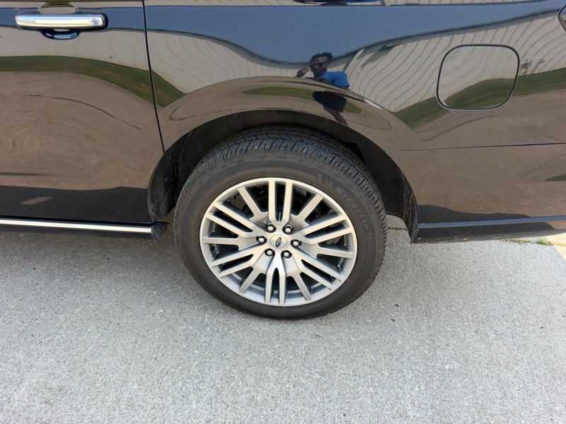 Ford Expedition Max Vehicle Full-screen Gallery Image 07