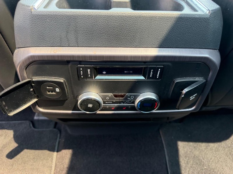 Ford Expedition Max Vehicle Full-screen Gallery Image 11