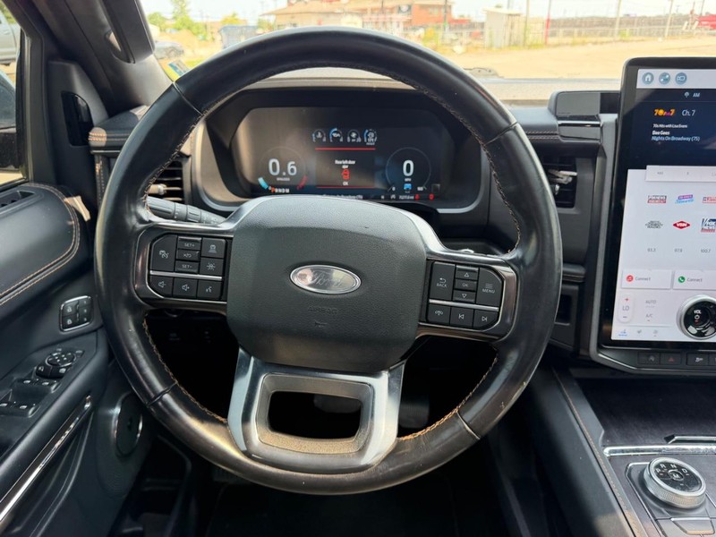 Ford Expedition Max Vehicle Full-screen Gallery Image 13