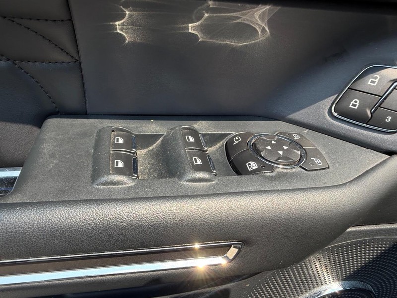 Ford Expedition Max Vehicle Full-screen Gallery Image 20