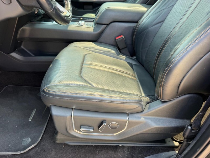 Ford Expedition Max Vehicle Full-screen Gallery Image 22