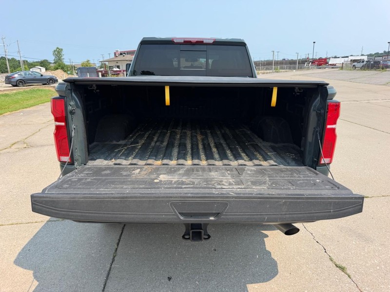 Chevrolet Silverado 2500HD Vehicle Full-screen Gallery Image 05