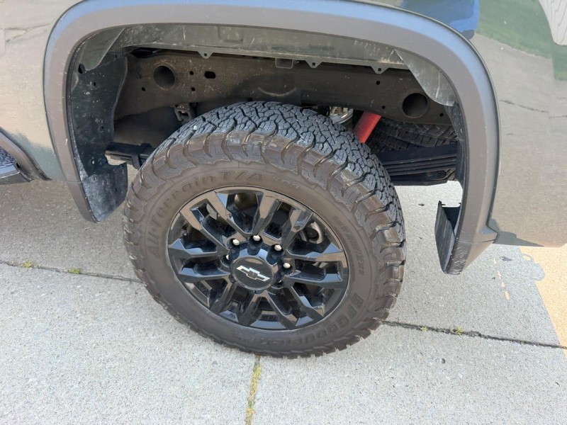 Chevrolet Silverado 2500HD Vehicle Full-screen Gallery Image 06