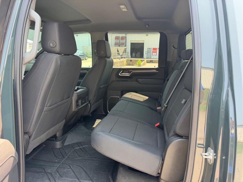 Chevrolet Silverado 2500HD Vehicle Full-screen Gallery Image 07