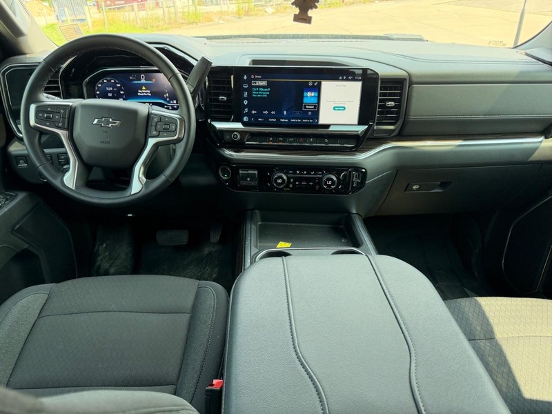 Chevrolet Silverado 2500HD Vehicle Full-screen Gallery Image 08