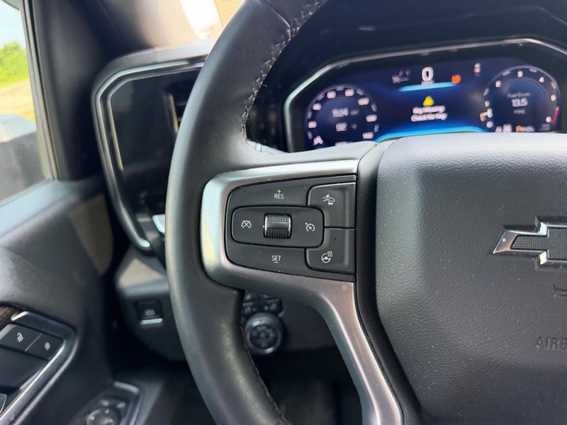 Chevrolet Silverado 2500HD Vehicle Full-screen Gallery Image 10