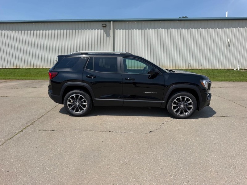 GMC Terrain Vehicle Full-screen Gallery Image 2