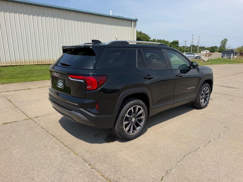 GMC Terrain Vehicle Full-screen Gallery Image 3