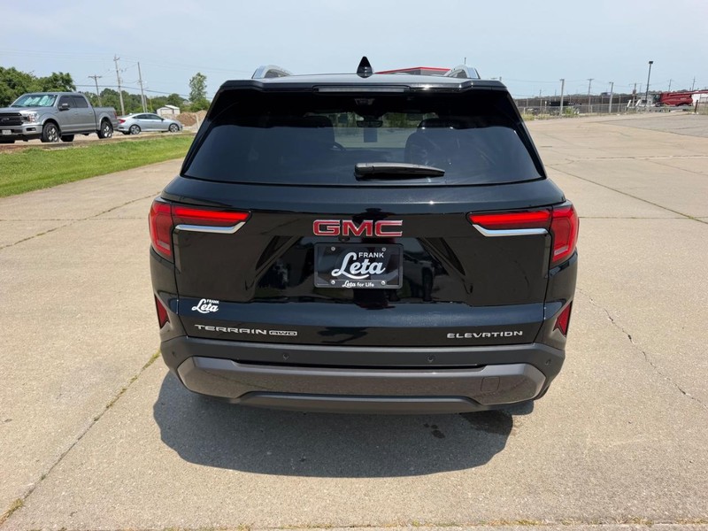 GMC Terrain Vehicle Full-screen Gallery Image 4