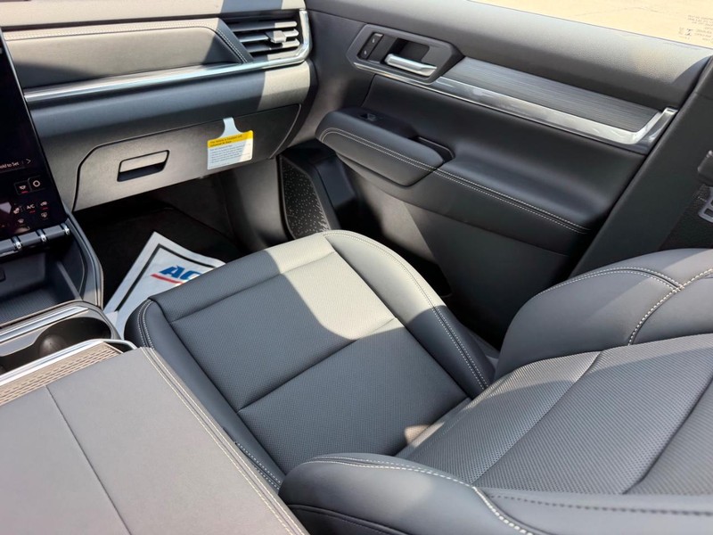 GMC Terrain Vehicle Full-screen Gallery Image 17
