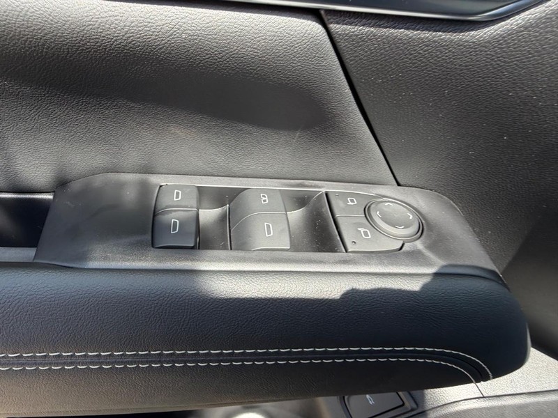 GMC Terrain Vehicle Full-screen Gallery Image 18