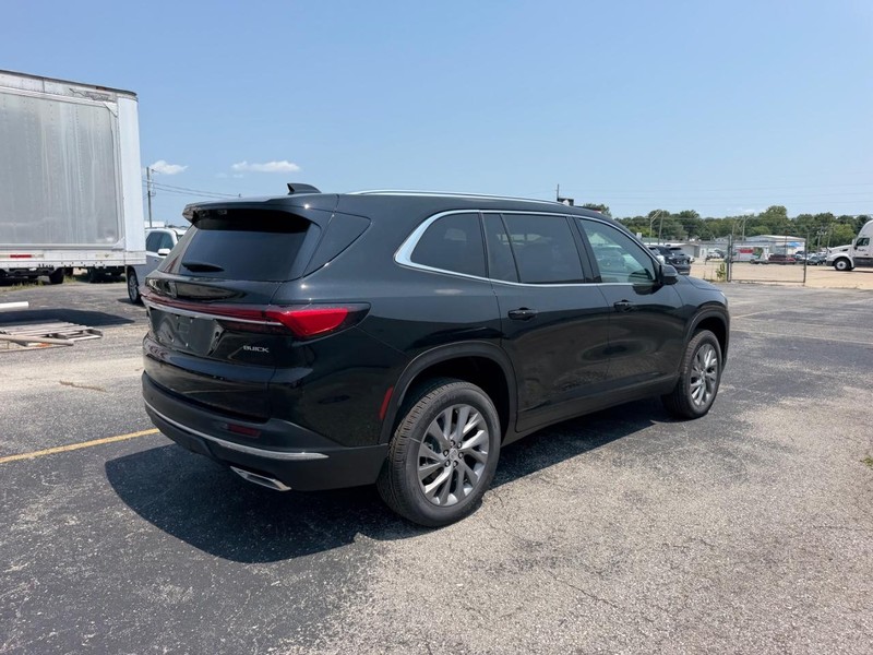 Buick Enclave Vehicle Full-screen Gallery Image 3