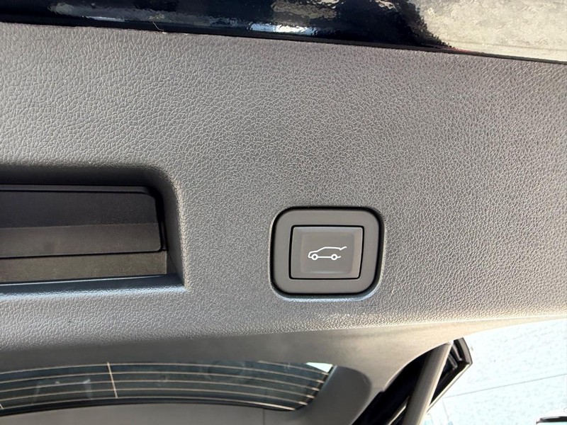 Buick Enclave Vehicle Full-screen Gallery Image 6