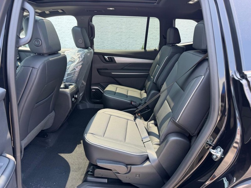 Buick Enclave Vehicle Full-screen Gallery Image 9