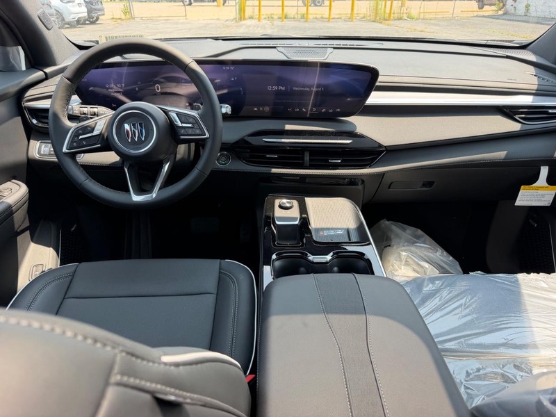 Buick Enclave Vehicle Full-screen Gallery Image 12