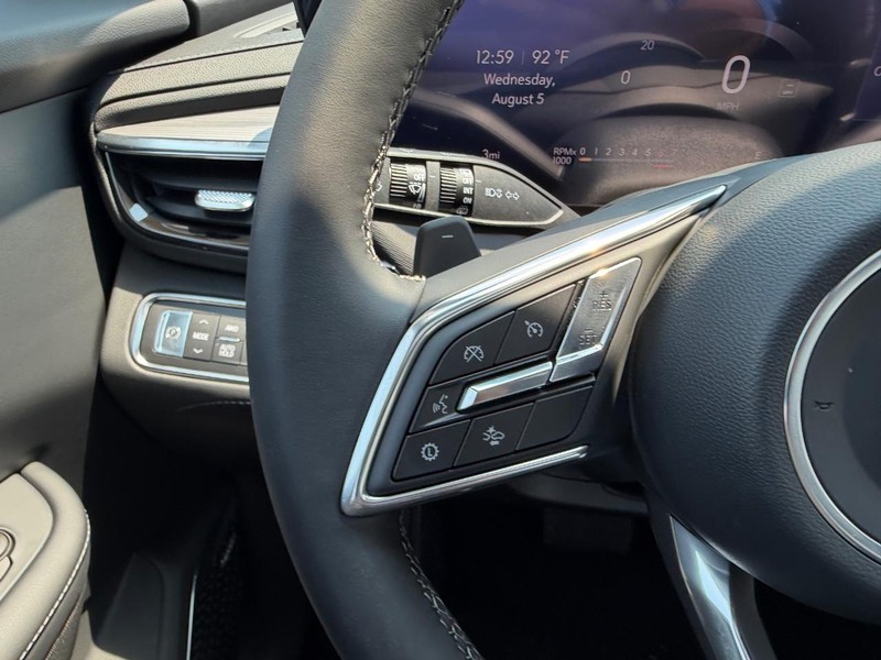 Buick Enclave Vehicle Full-screen Gallery Image 14