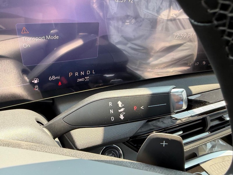 Buick Enclave Vehicle Full-screen Gallery Image 16