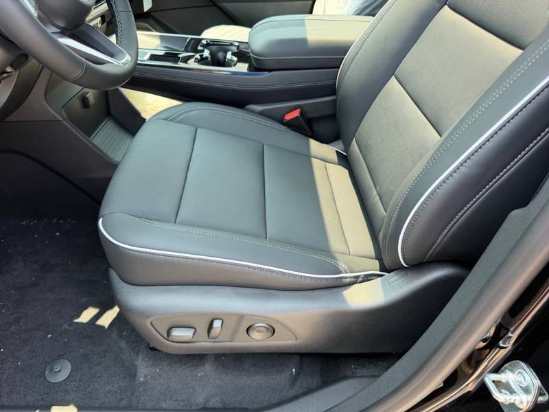 Buick Enclave Vehicle Full-screen Gallery Image 22