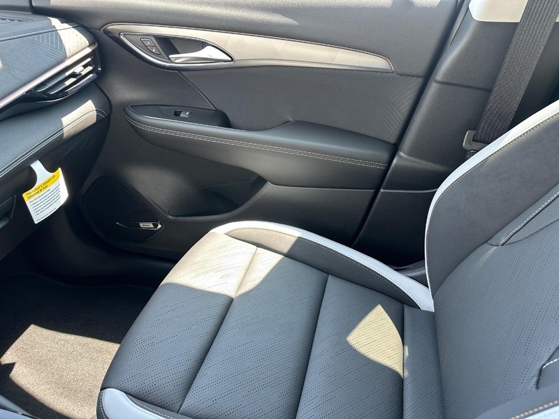 Buick Envision Vehicle Full-screen Gallery Image 16